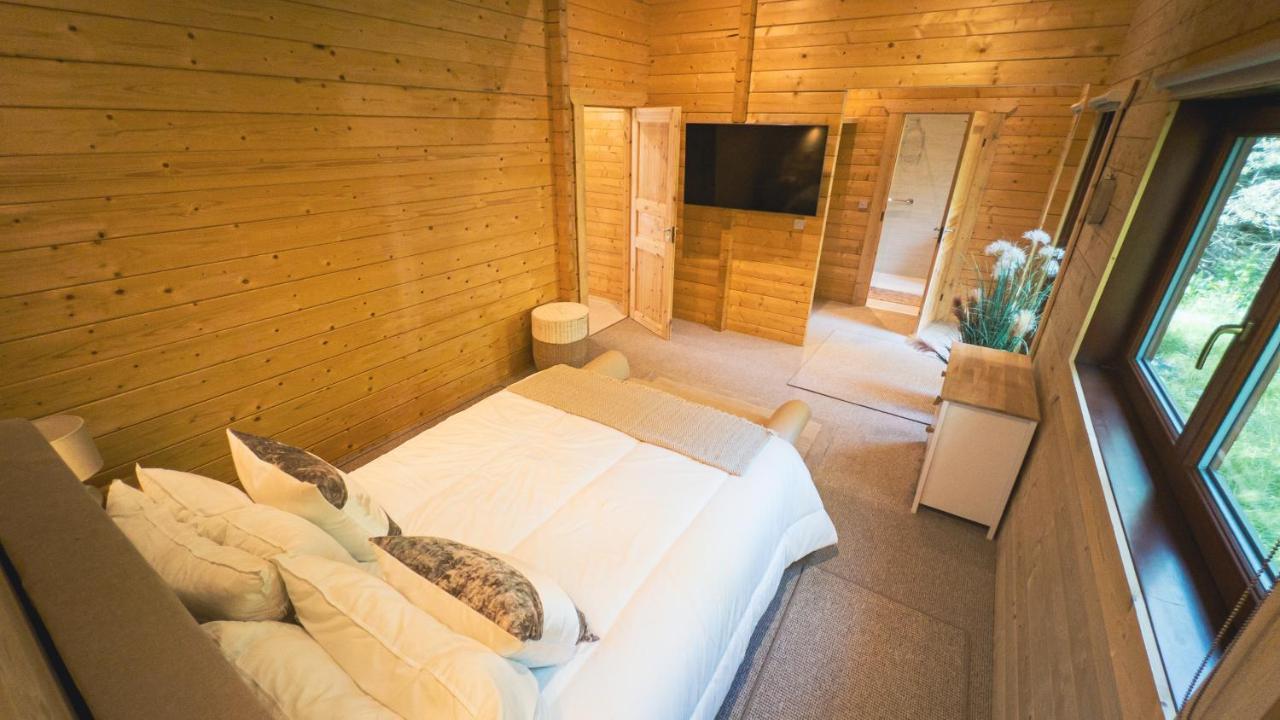 Sundance Lodge, Fantastic New Cabin With Hot Tub - Sleeps 6 - Largest In Felmoor Park Morpeth Exteriör bild
