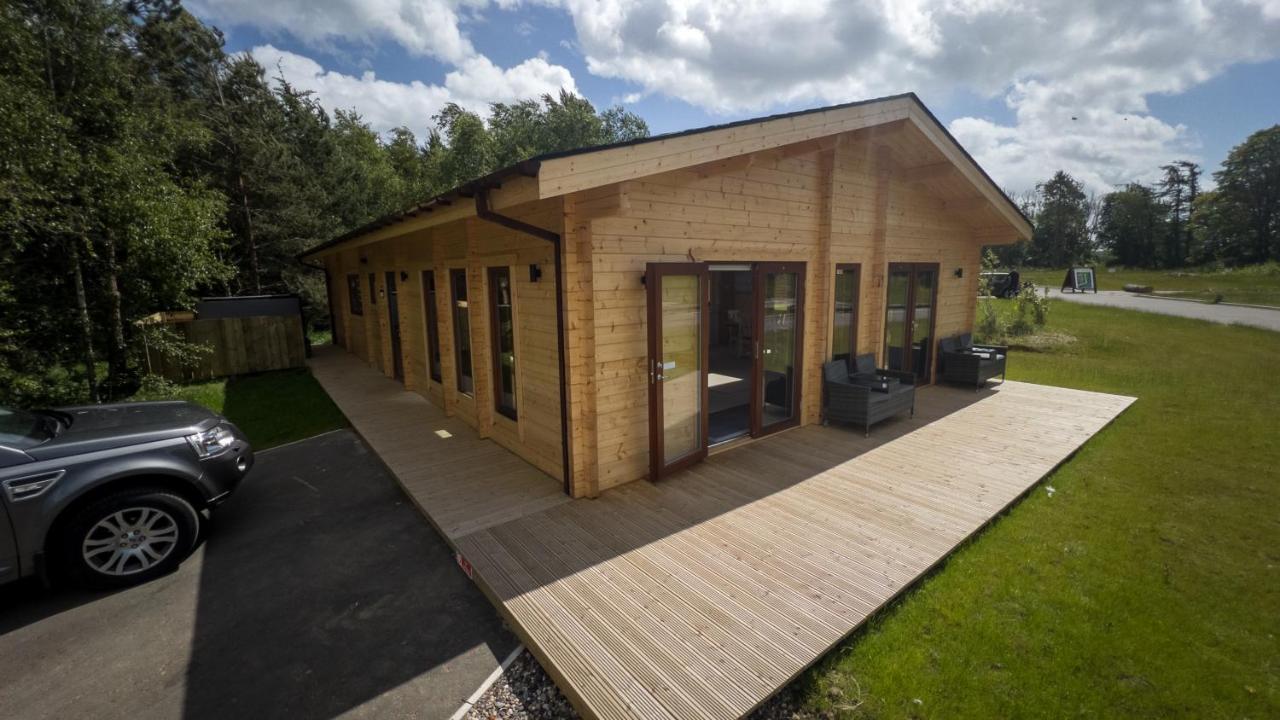 Sundance Lodge, Fantastic New Cabin With Hot Tub - Sleeps 6 - Largest In Felmoor Park Morpeth Exteriör bild