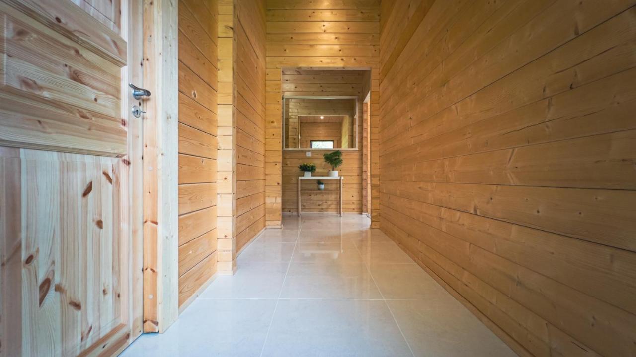 Sundance Lodge, Fantastic New Cabin With Hot Tub - Sleeps 6 - Largest In Felmoor Park Morpeth Exteriör bild