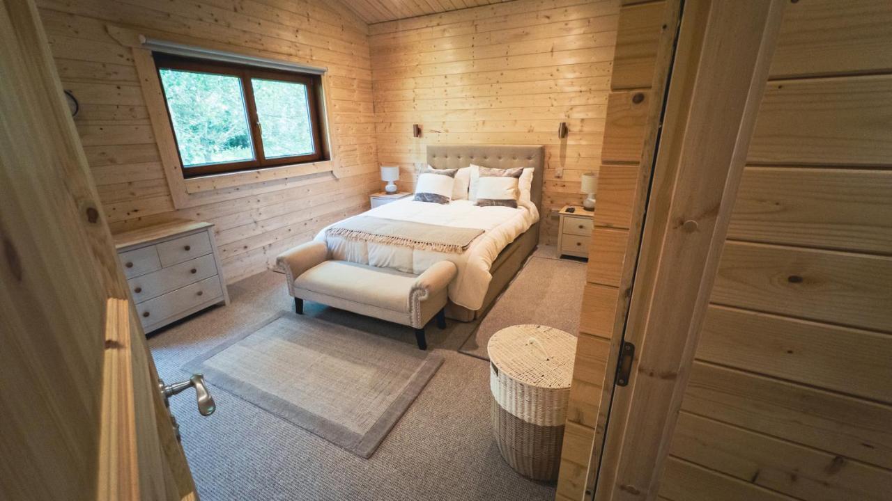Sundance Lodge, Fantastic New Cabin With Hot Tub - Sleeps 6 - Largest In Felmoor Park Morpeth Exteriör bild