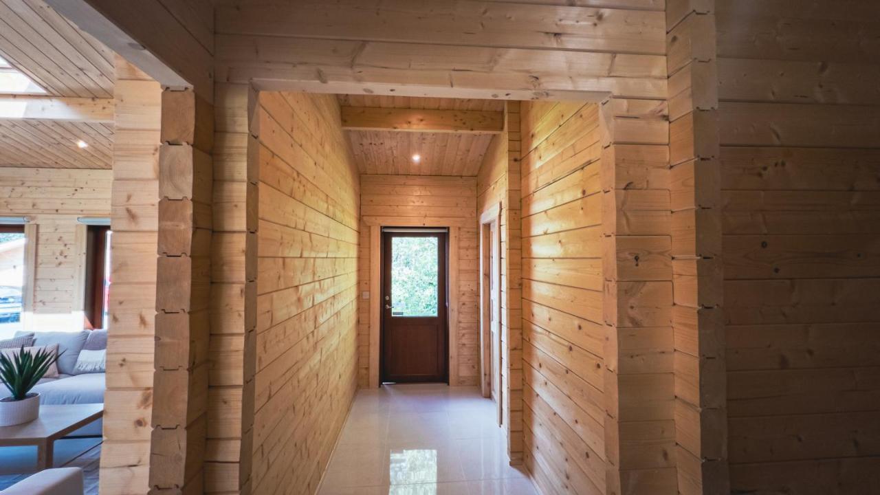 Sundance Lodge, Fantastic New Cabin With Hot Tub - Sleeps 6 - Largest In Felmoor Park Morpeth Exteriör bild