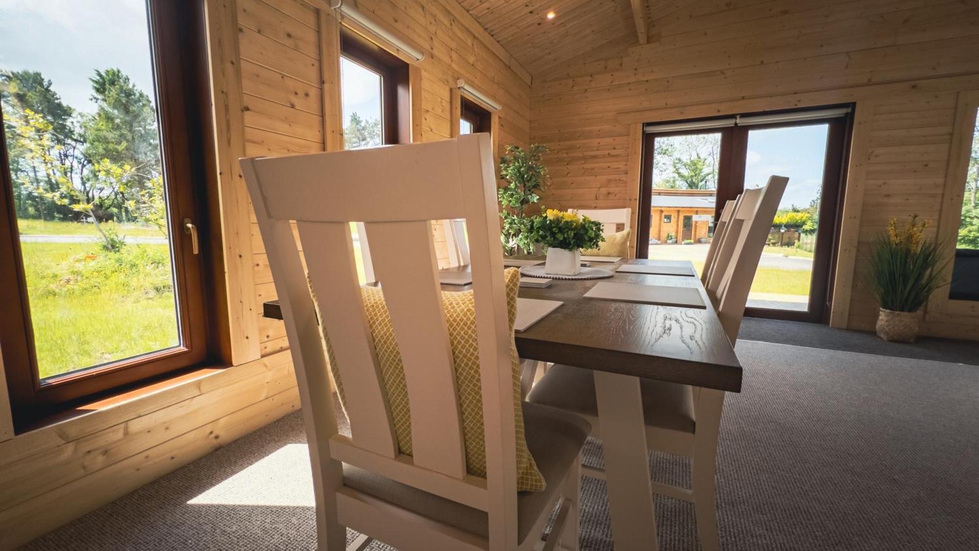 Sundance Lodge, Fantastic New Cabin With Hot Tub - Sleeps 6 - Largest In Felmoor Park Morpeth Rum bild
